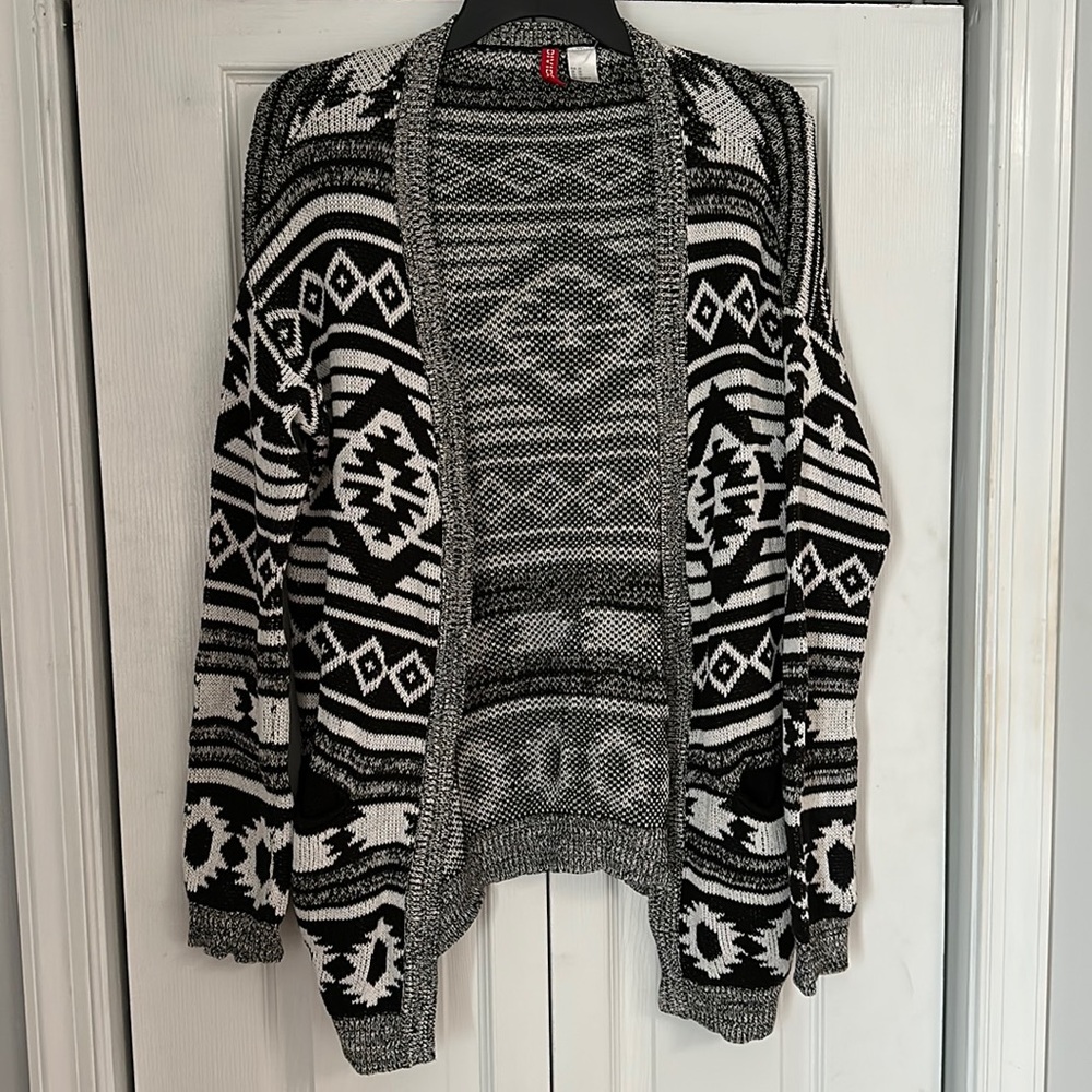 Women black and white cardigan